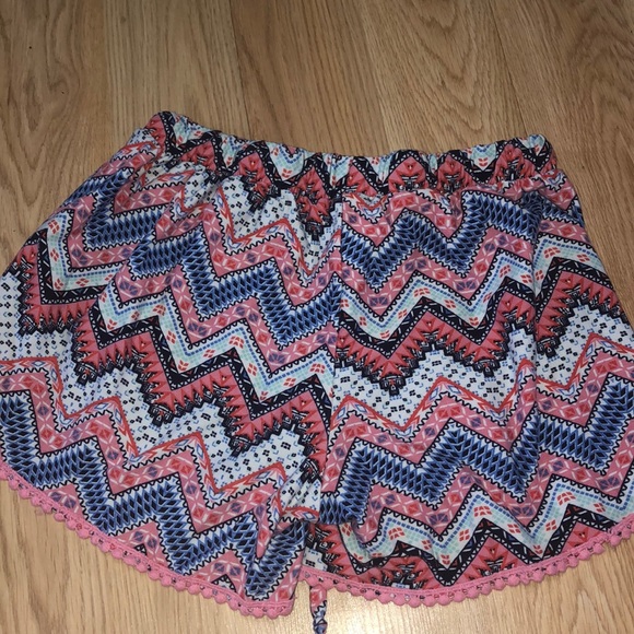 Patterned shorts - Picture 2 of 3